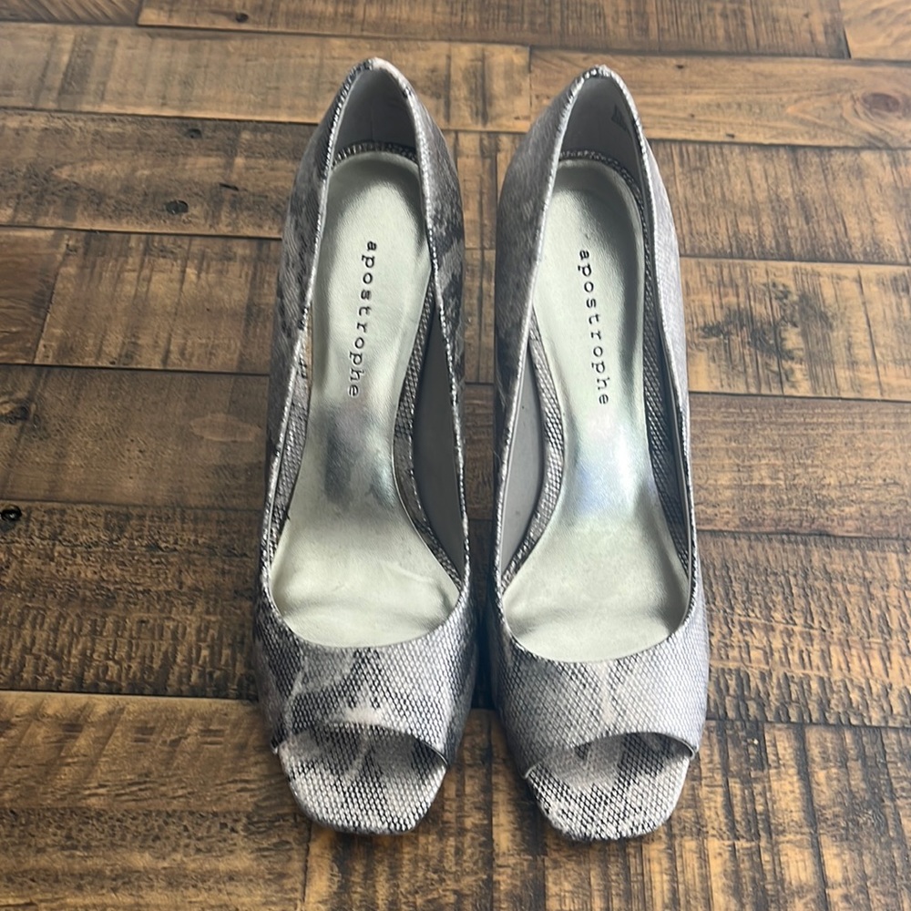 Open toe dress shoe.
